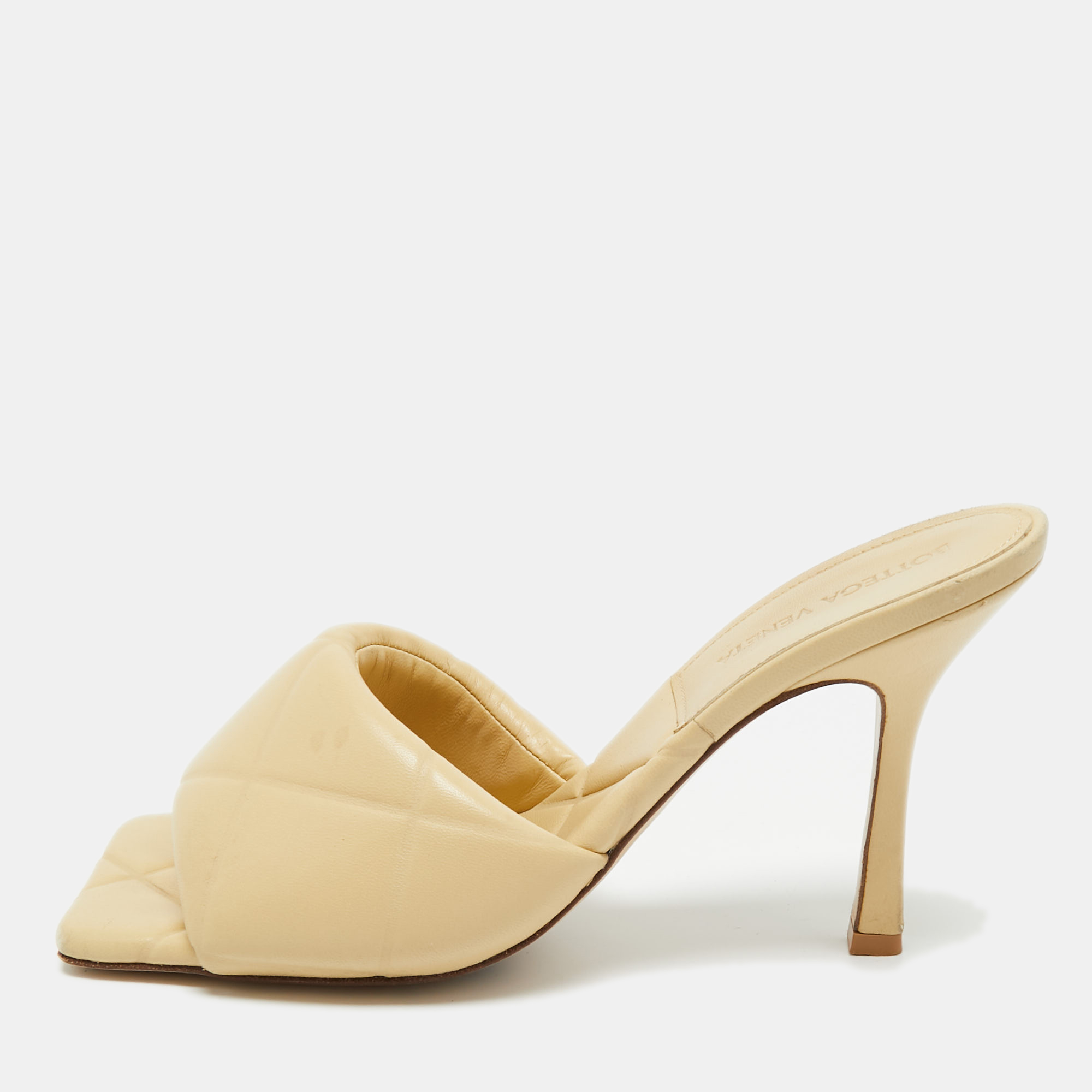 

Bottega Veneta Beige Quilted Leather Lido Slide Sandals Size