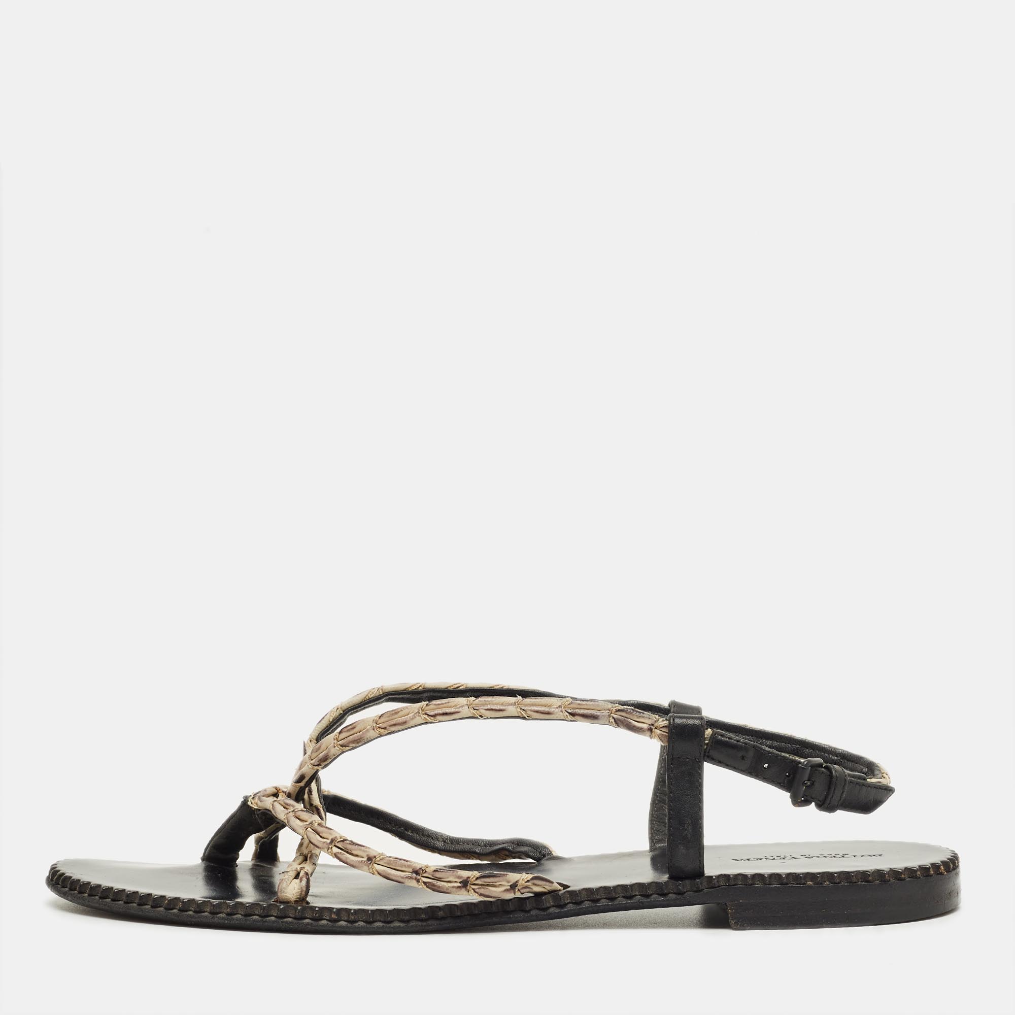 

Bottega Veneta White/Black Leather Strappy Thong Sandals Size