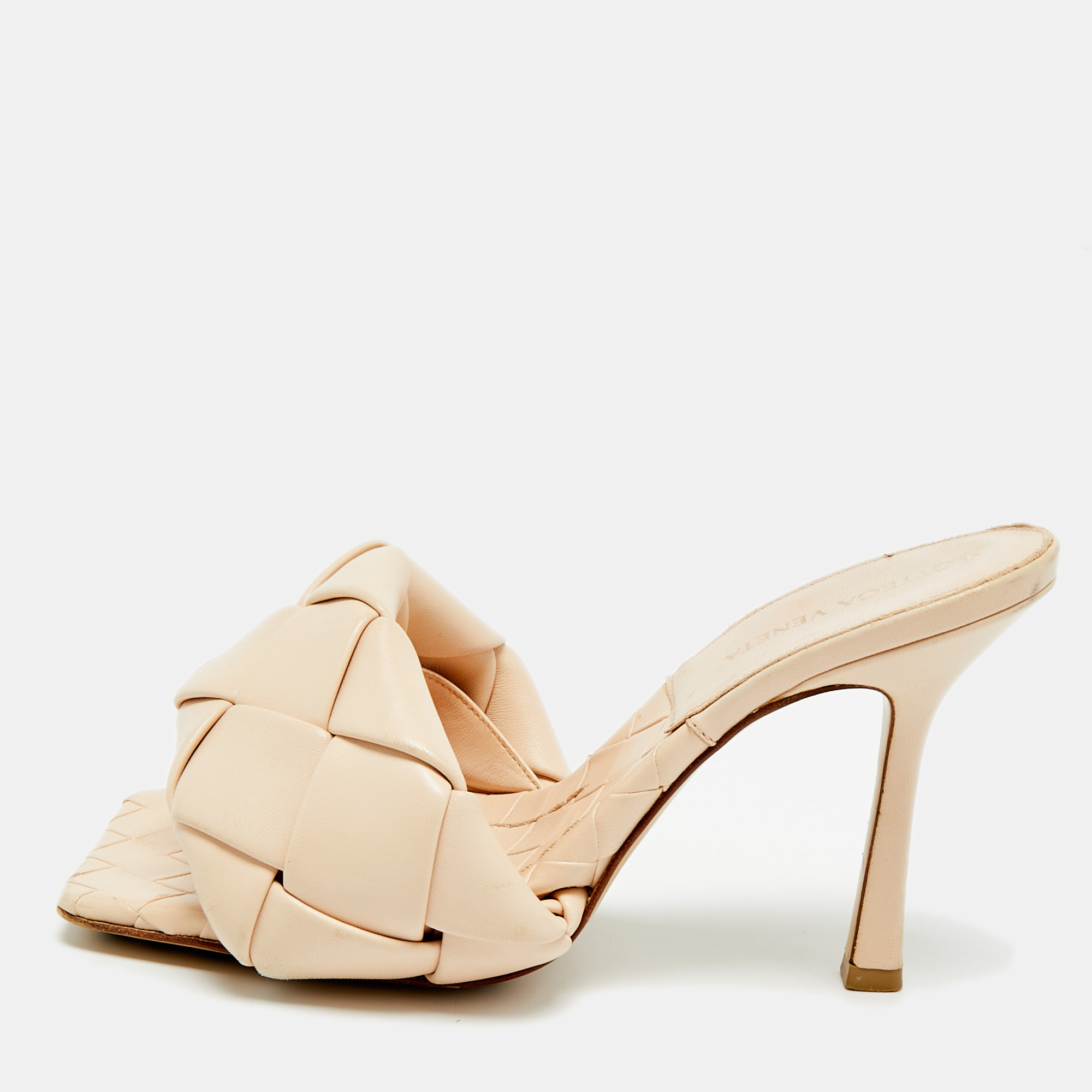 Pre-owned Bottega Veneta Lido Size 37 Beige Quilted Leather Slide Sandals