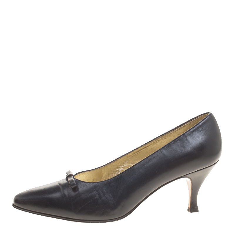 

Bottega Veneta Black Leather Bow Pumps Size