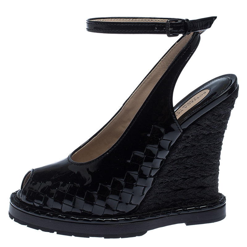 

Bottega Veneta Black Patent Leather And Jute Intrecciato Wedge Sandals Size