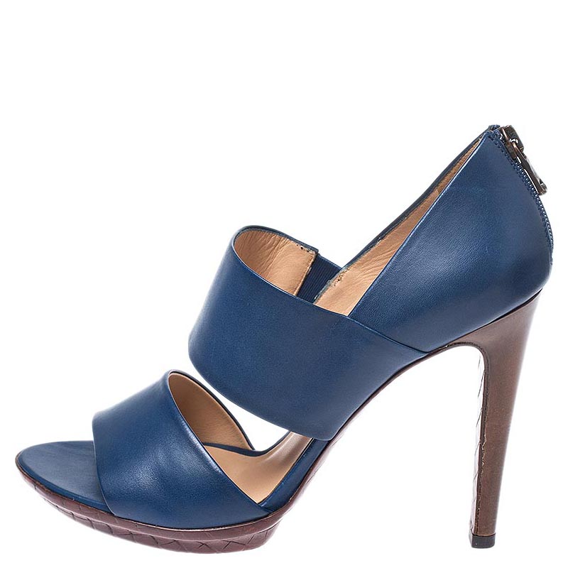 

Bottega Veneta Blue Leather Open Toe Sandals Size