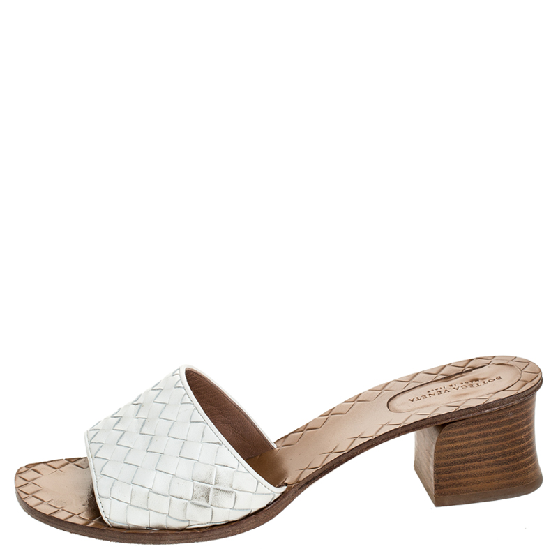 

Bottega Veneta White Intrecciato Leather Slide Sandals Size