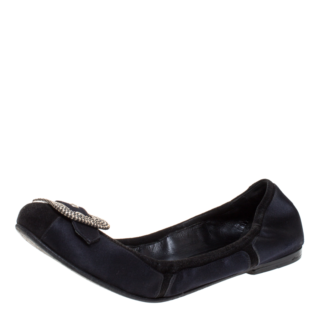 Click to view more detailed imagery on our partner's website Bottega Veneta Black Satin Scrunch Buckle Detail Ballet Flats Size 37.5