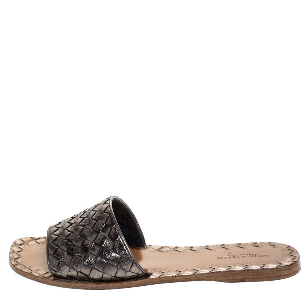 

Bottega Veneta Metallic Grey Intreciato Leather Flat Slides Size