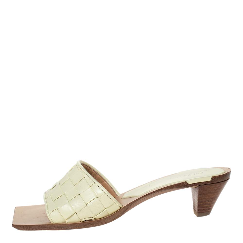 

Bottega Veneta Cream Intrecciato Leather Square Toe Slide Sandals Size