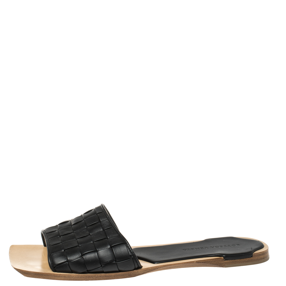 

Bottega Veneta Black Intrecciato Leather Square Toe Flat Sandals Size