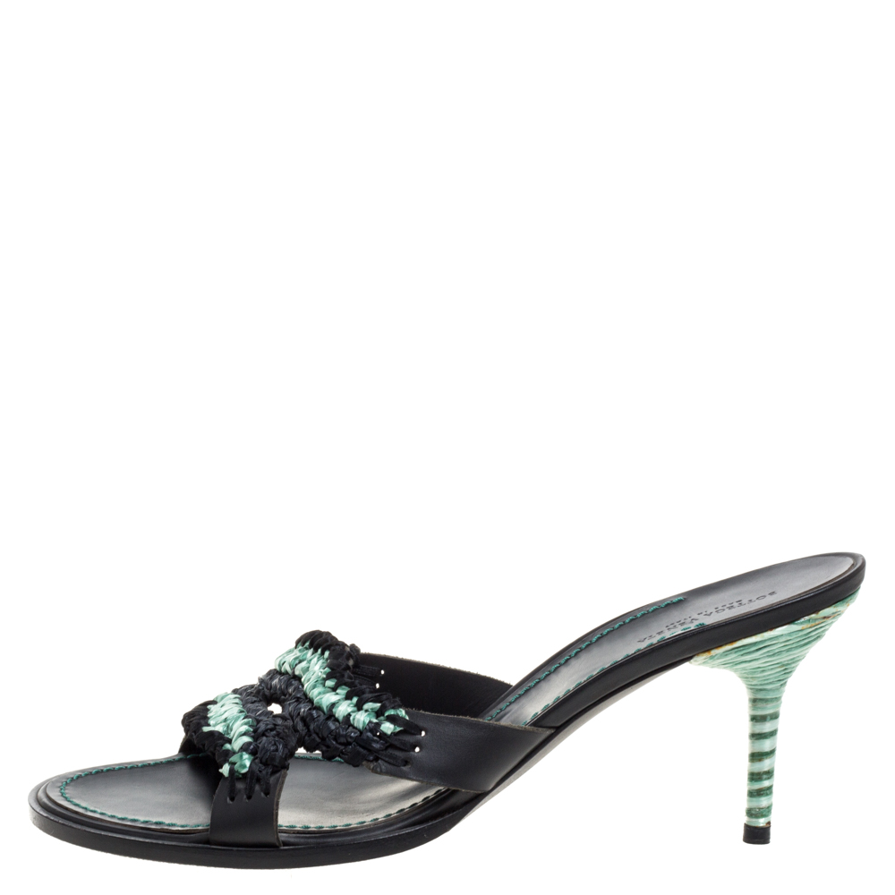 

Bottega Veneta Green/Black Raffia And Satin Open Toe Slide Sandals Size