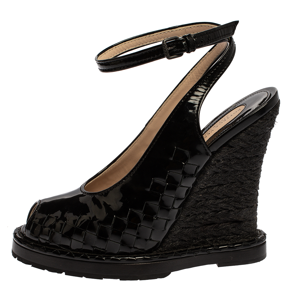 

Bottega Veneta Black Intrecciato Patent Leather Jute Wedge Sandals Size