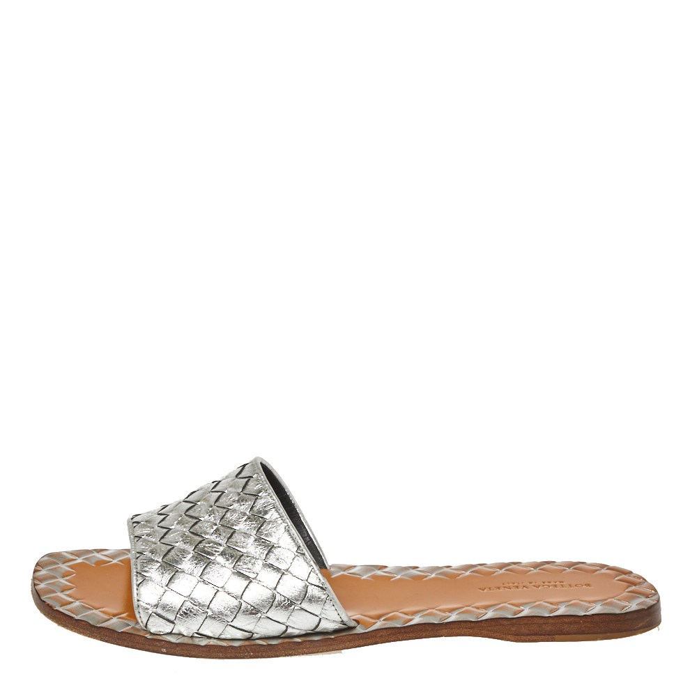 

Bottega Veneta Metallic Silver Intrecciato Leather Flat Slides Size