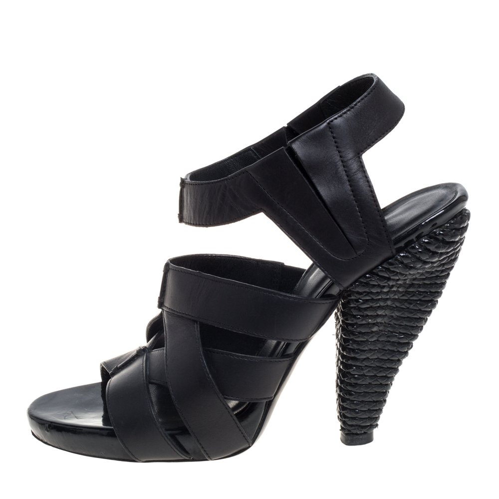 

Bottega Veneta Black Leather Strappy Sandals Size