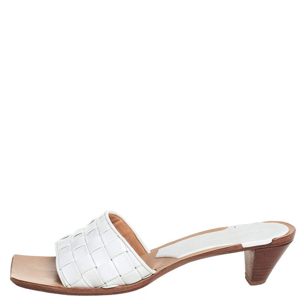 

Bottega Veneta White Intrecciato Leather Square Toe Mules Sandals Size