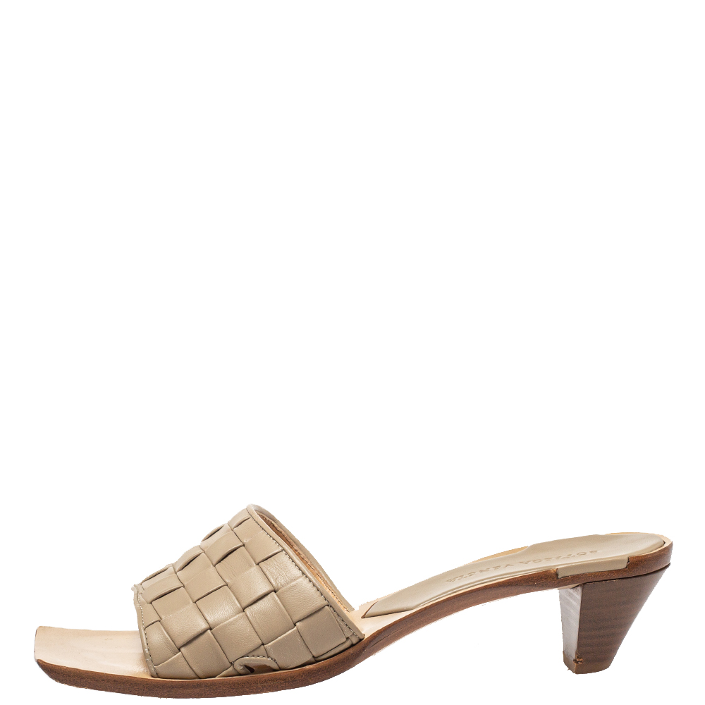 

Bottega Veneta Beige Intrecciato Leather Square Toe Slide Sandals Size