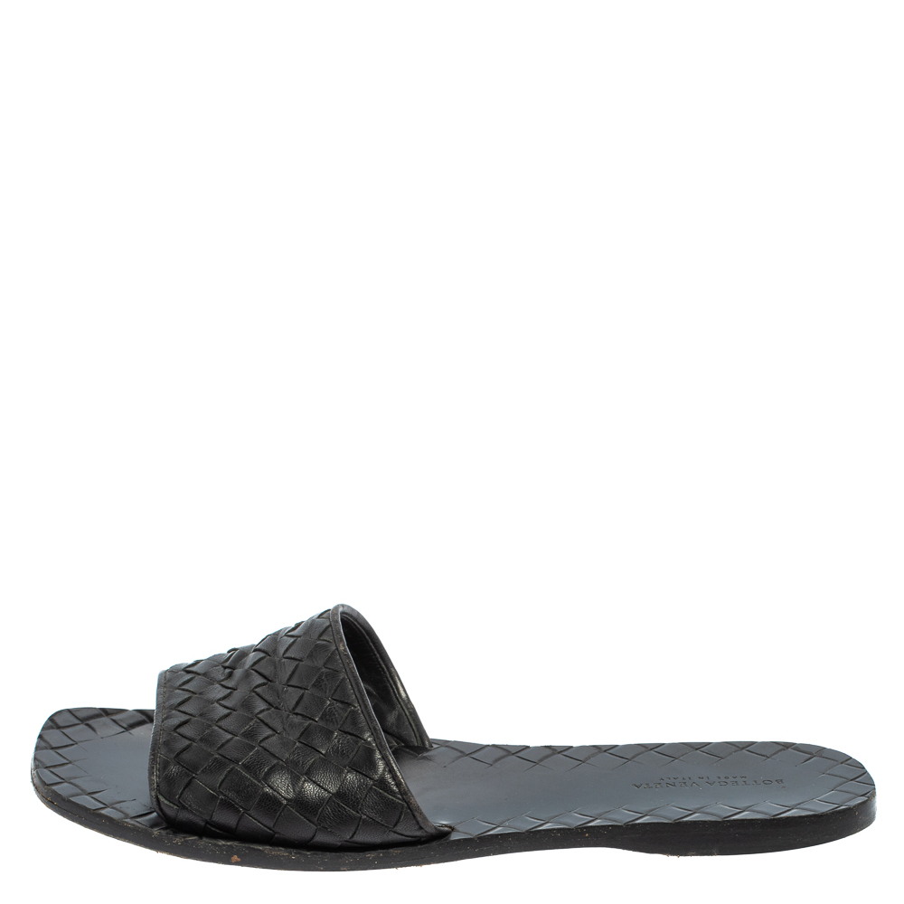 

Bottega Veneta Black Intrecciato Leather Flat Sandals Size