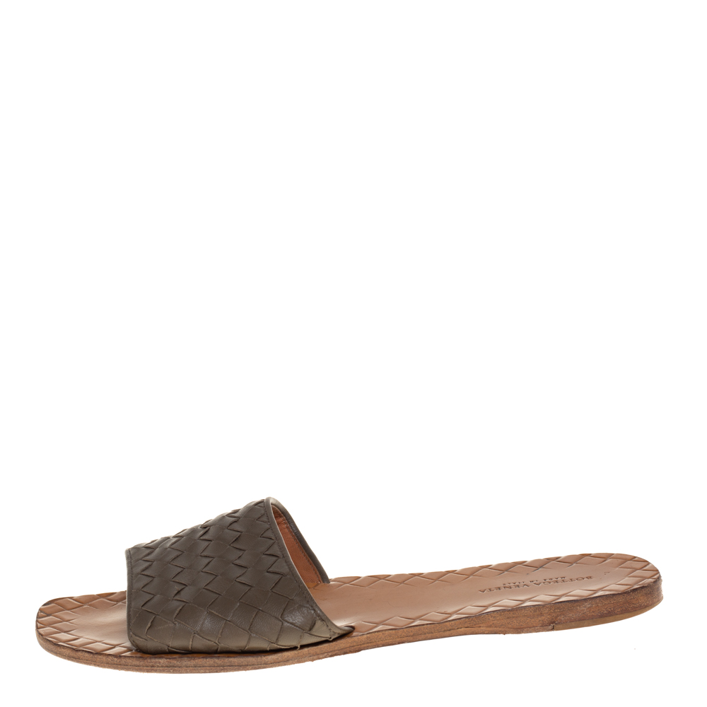

Bottega Veneta Grey Intrecciato Leather Flat Slides Size