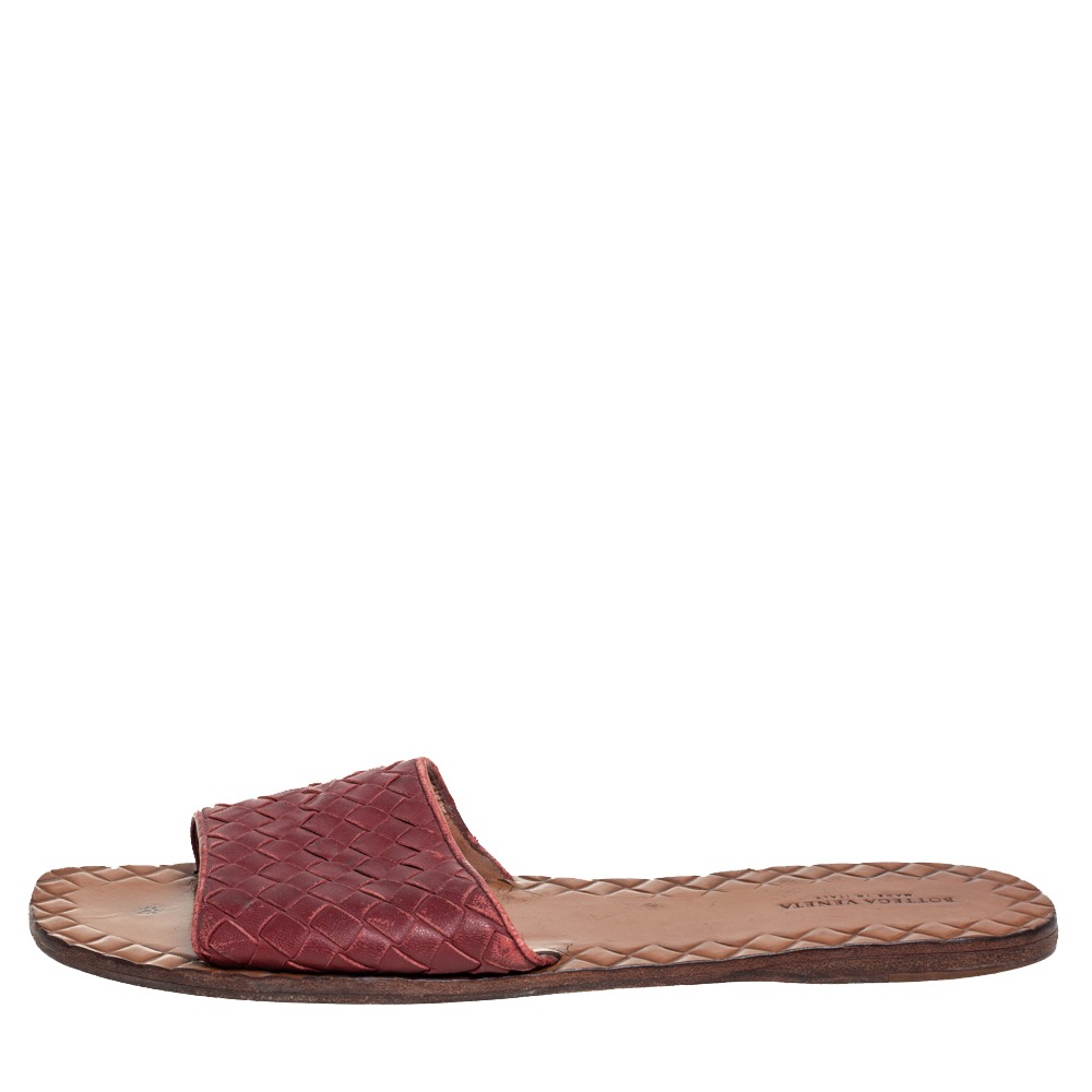 

Bottega Veneta Burgundy Intrecciato Leather Flats Size