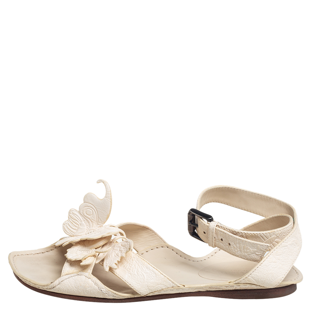 

Bottega Veneta Cream Leather Butterfly Detail Flat Sandals Size