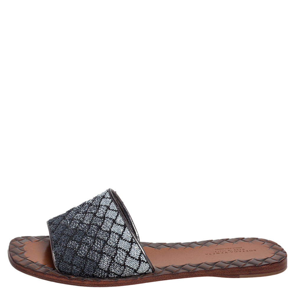 

Bottega Veneta Metallic Grey/Silver Intrecciato Fabric Slide Flats Size