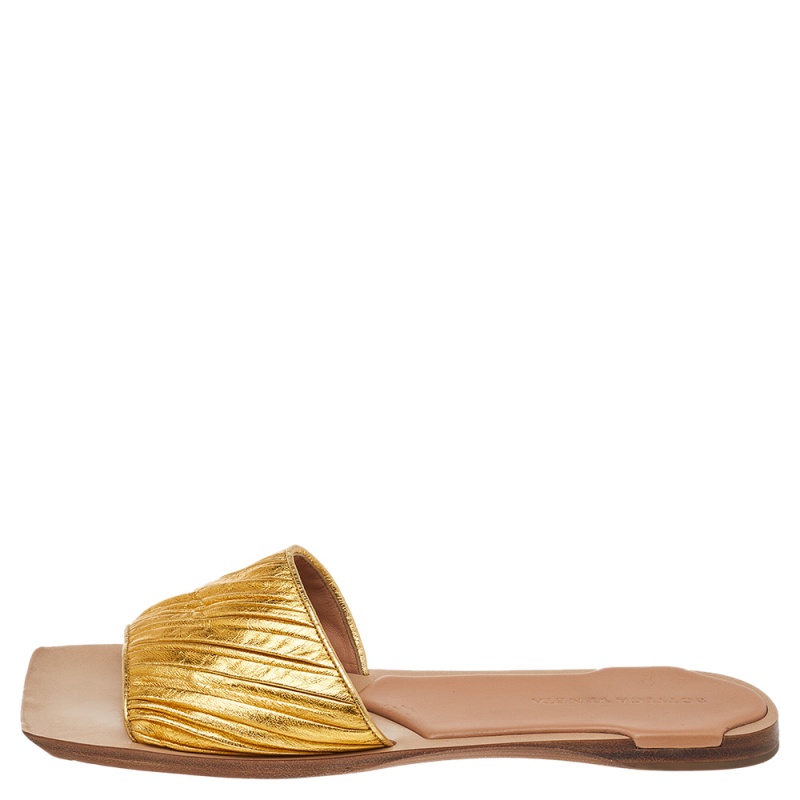 

Bottega Veneta Gold Pleated Leather Flat Slides Size