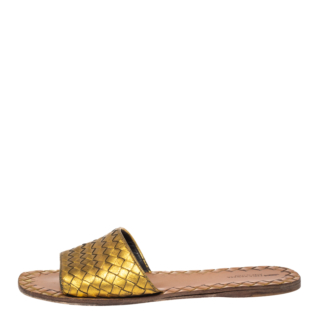 

Bottega Veneta Gold Leather Flat Sandals Size