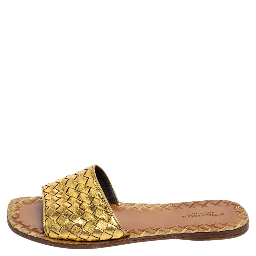 

Bottega Veneta Metallic Gold Intrecciato Leather Slide Flats Size