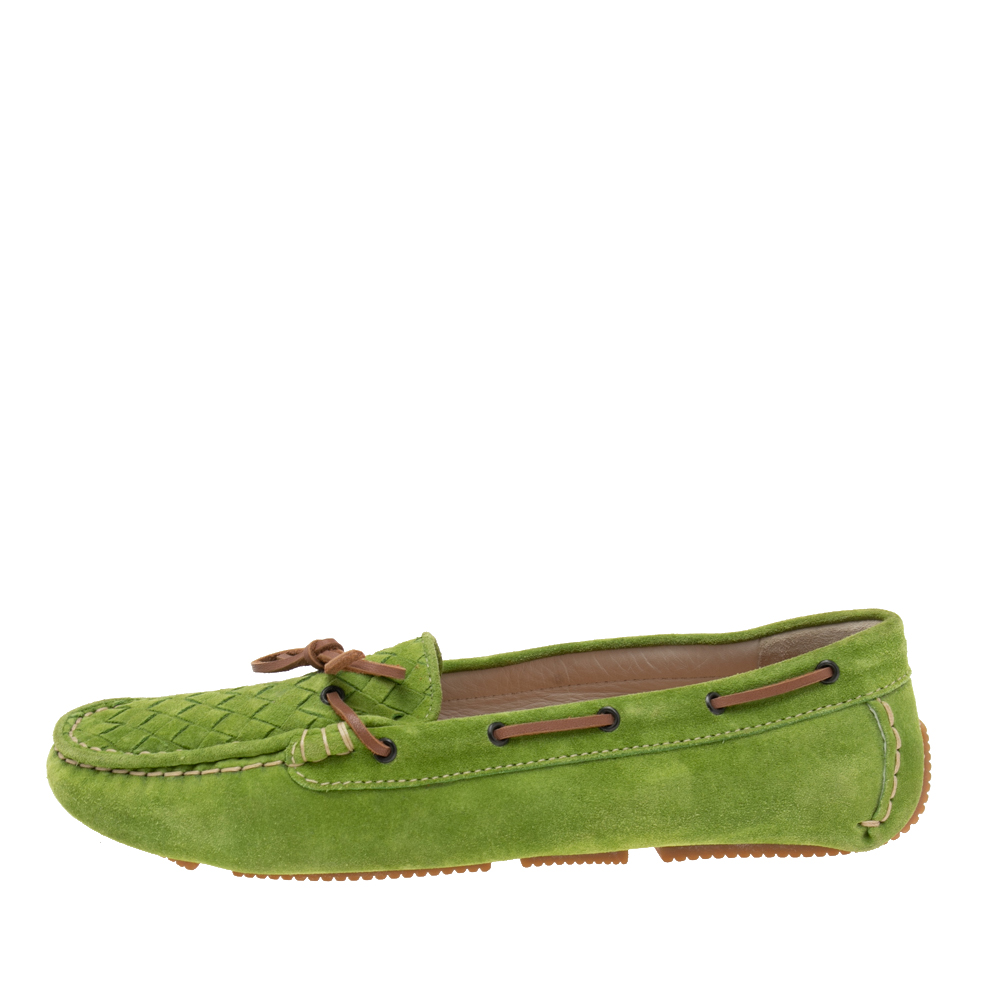 

Bottega Veneta Green Intrecciato Suede Bow Slip on Loafers Size