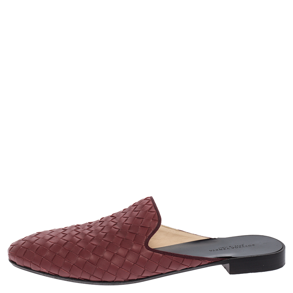 

Bottega Veneta Burgundy Intrecciato Leather Fiandra Flat Mules Size