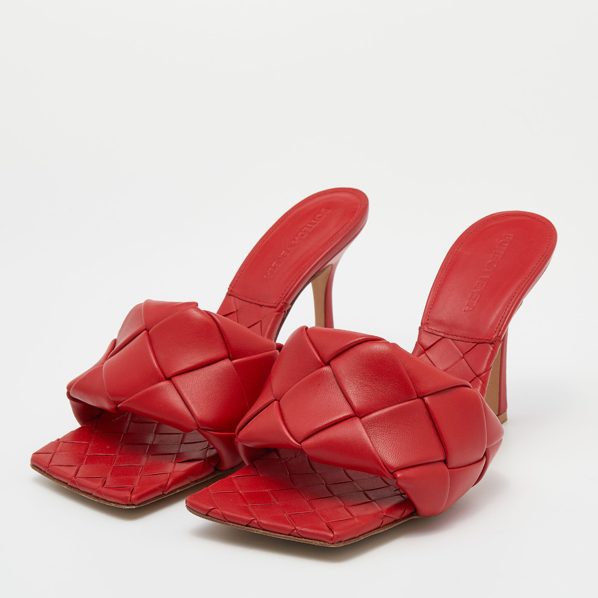 

Bottega Veneta Red Intrecciato Leather Square Toe Slide Sandals Size