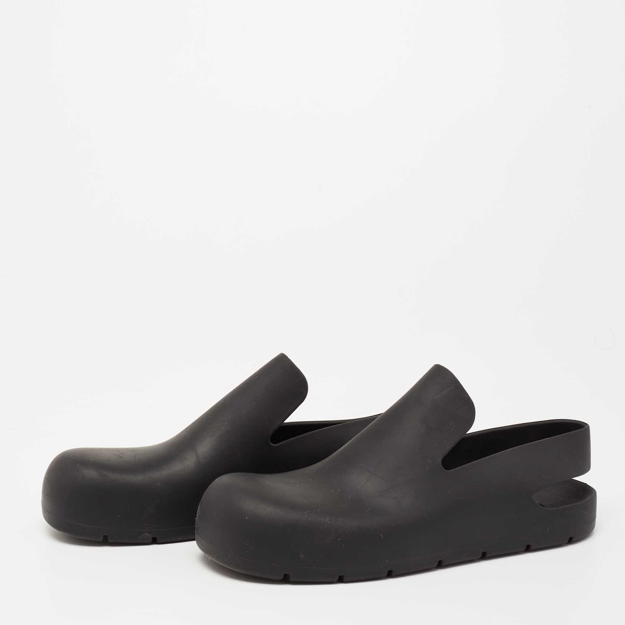 

Bottega Veneta Black Rubber Paddle Sandals Size