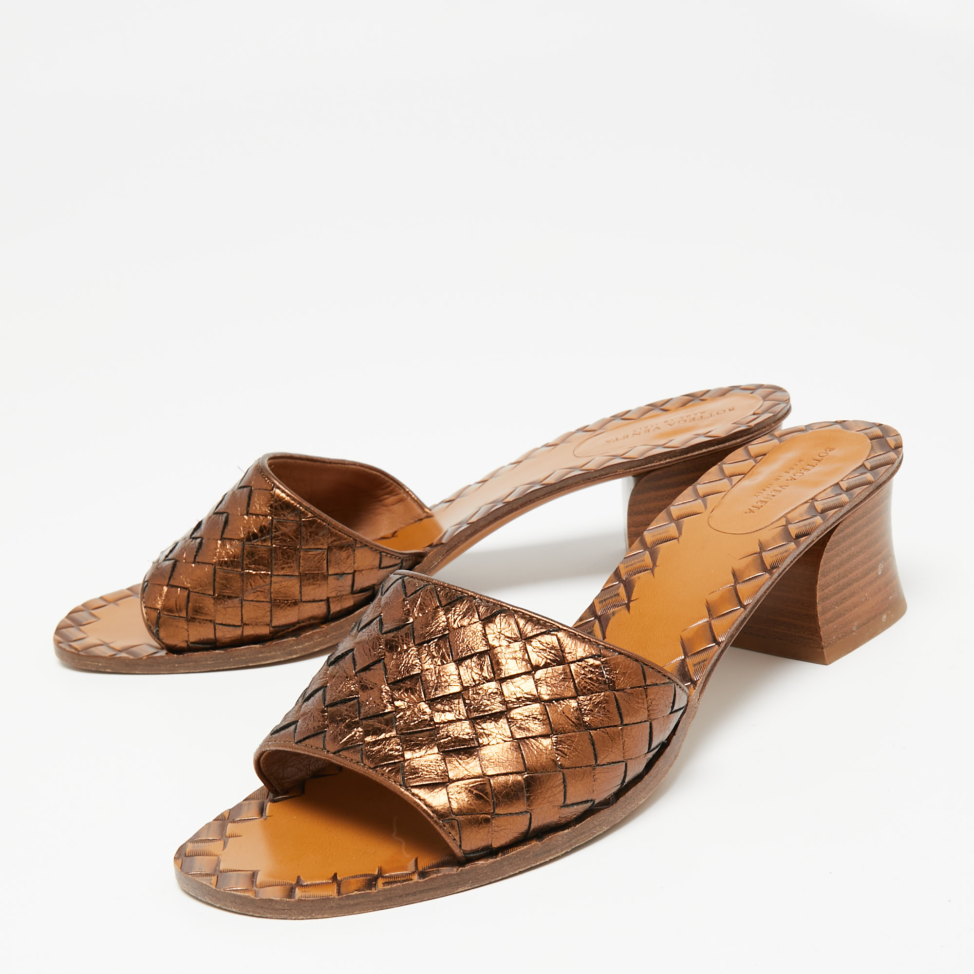 

Bottega Veneta Copper Intrecciato Leather Block Heel Slide Sandals Size, Metallic