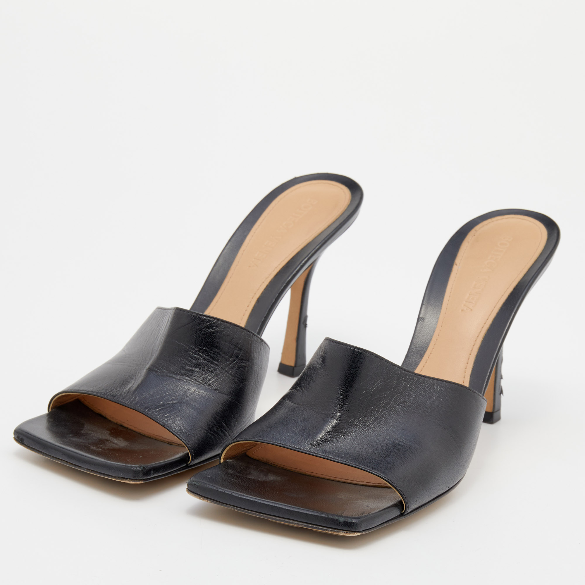 

Bottega Veneta Black Leather Slide Sandals Size