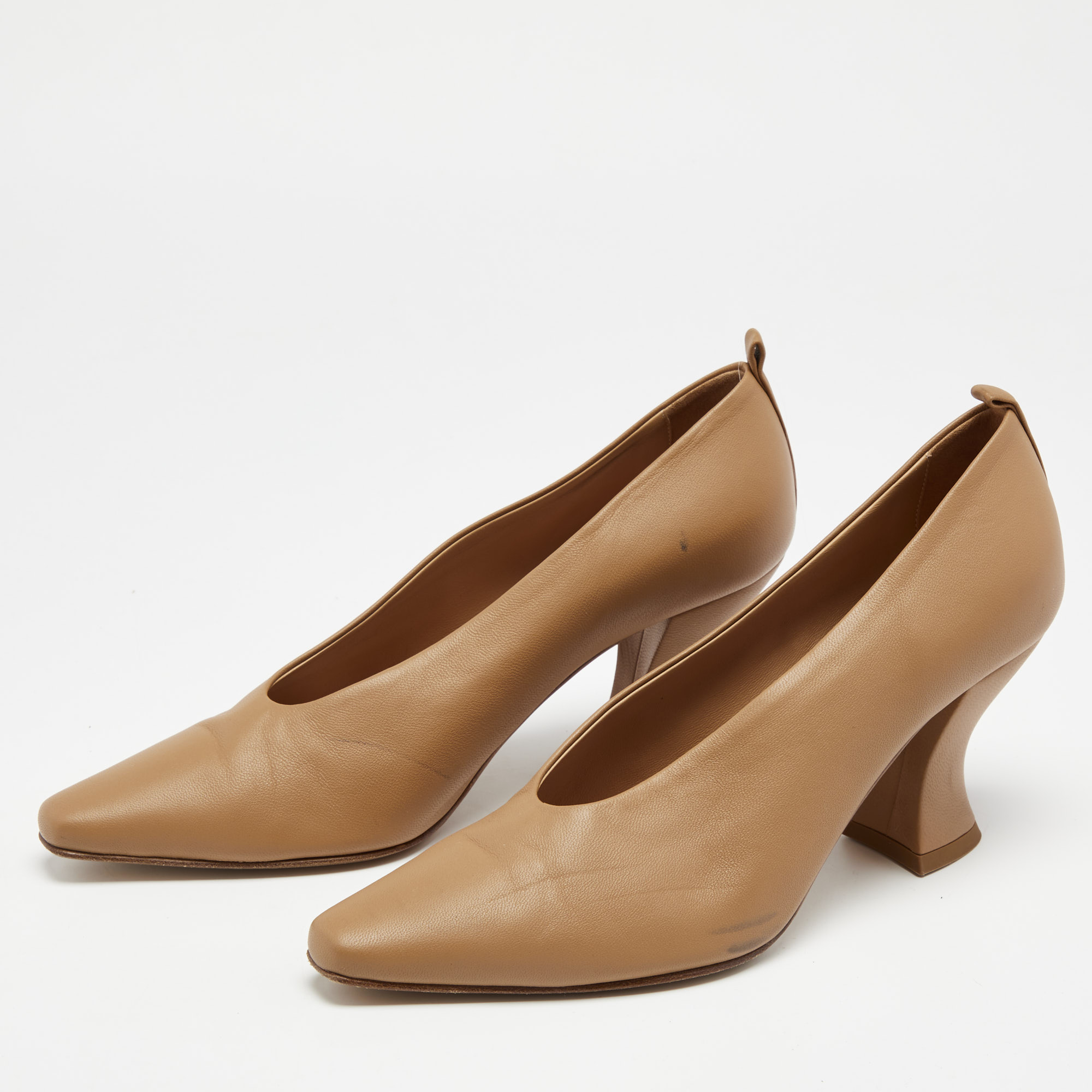 

Bottega Veneta Brown Leather Almond-Toe Pumps Size