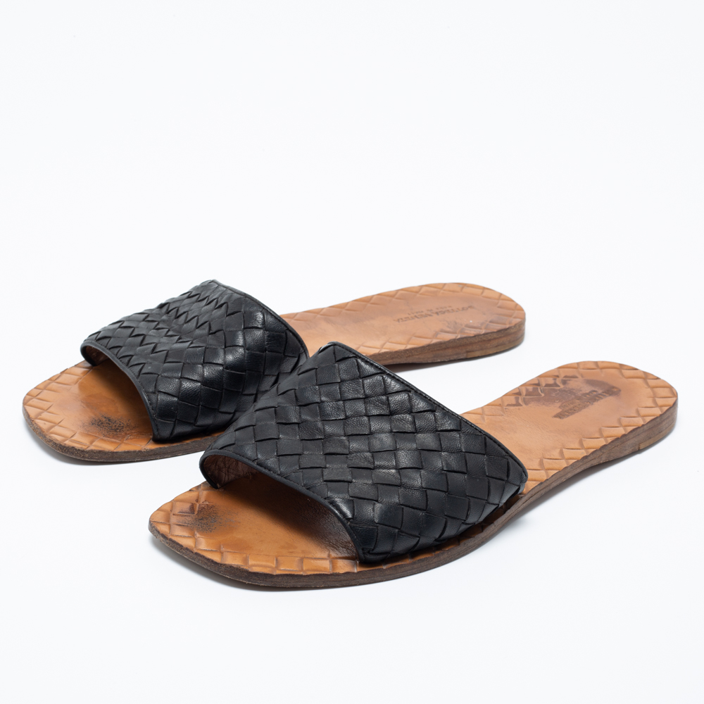 

Bottega Veneta Black Intrecciato Leather Flat Slides Size