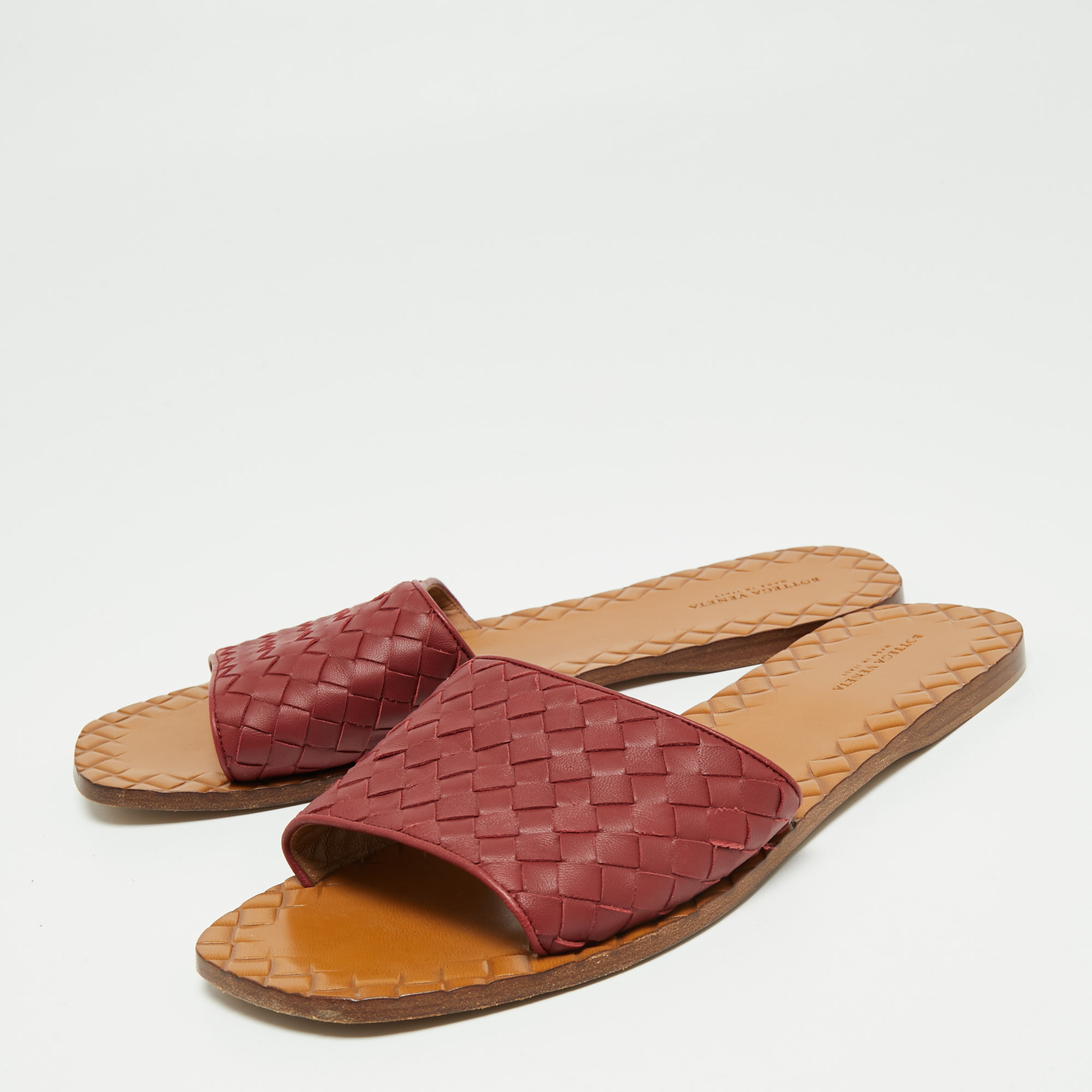 

Bottega Veneta Burgundy Intreciatto Leather Slip On Slide Size