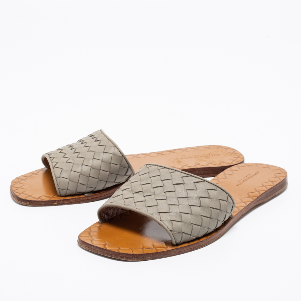 

Bottega Veneta Grey Intrecciato Leather Flat Slides Size