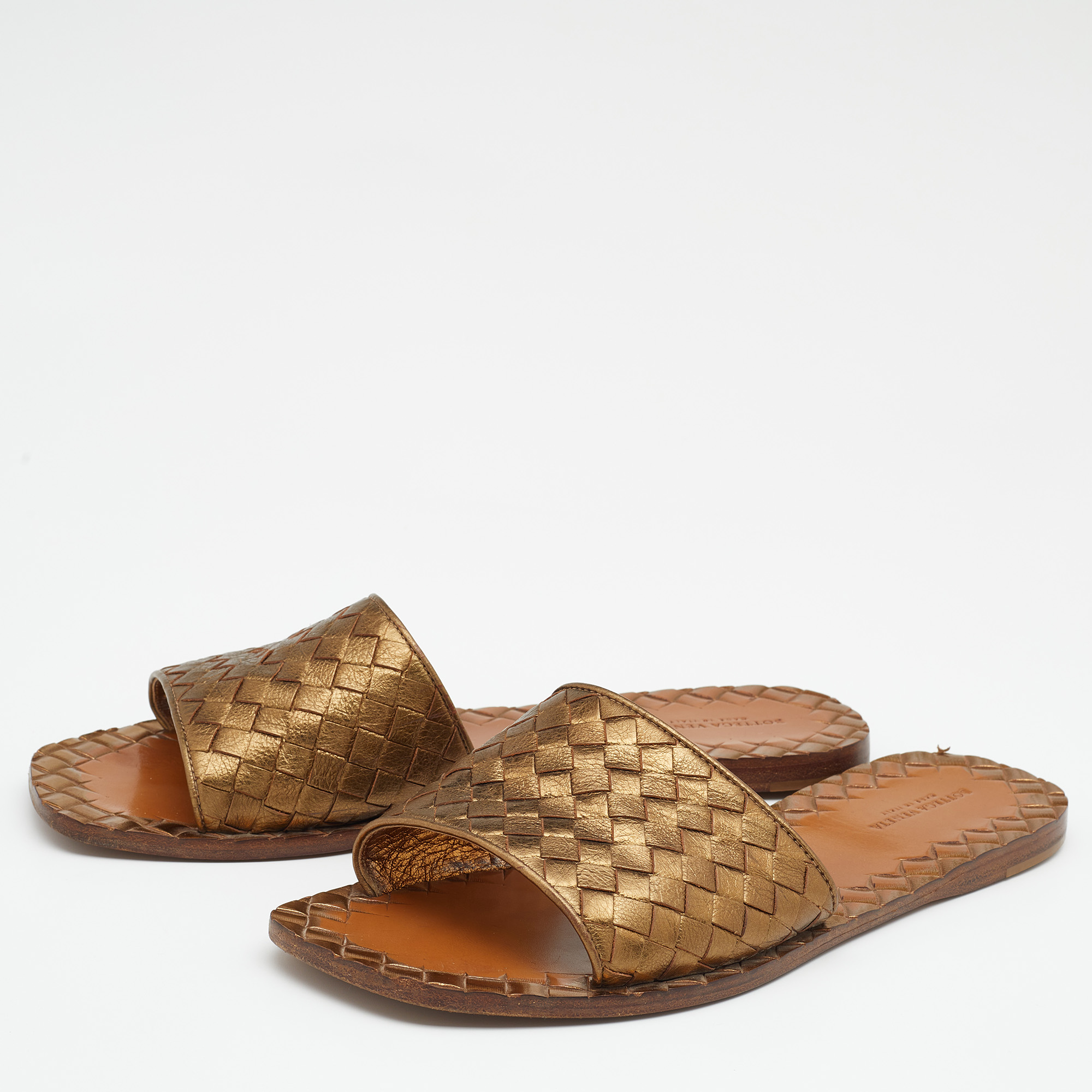 

Bottega Veneta Metallic Gold Intrecciato Leather Flat Slide Sandals Size