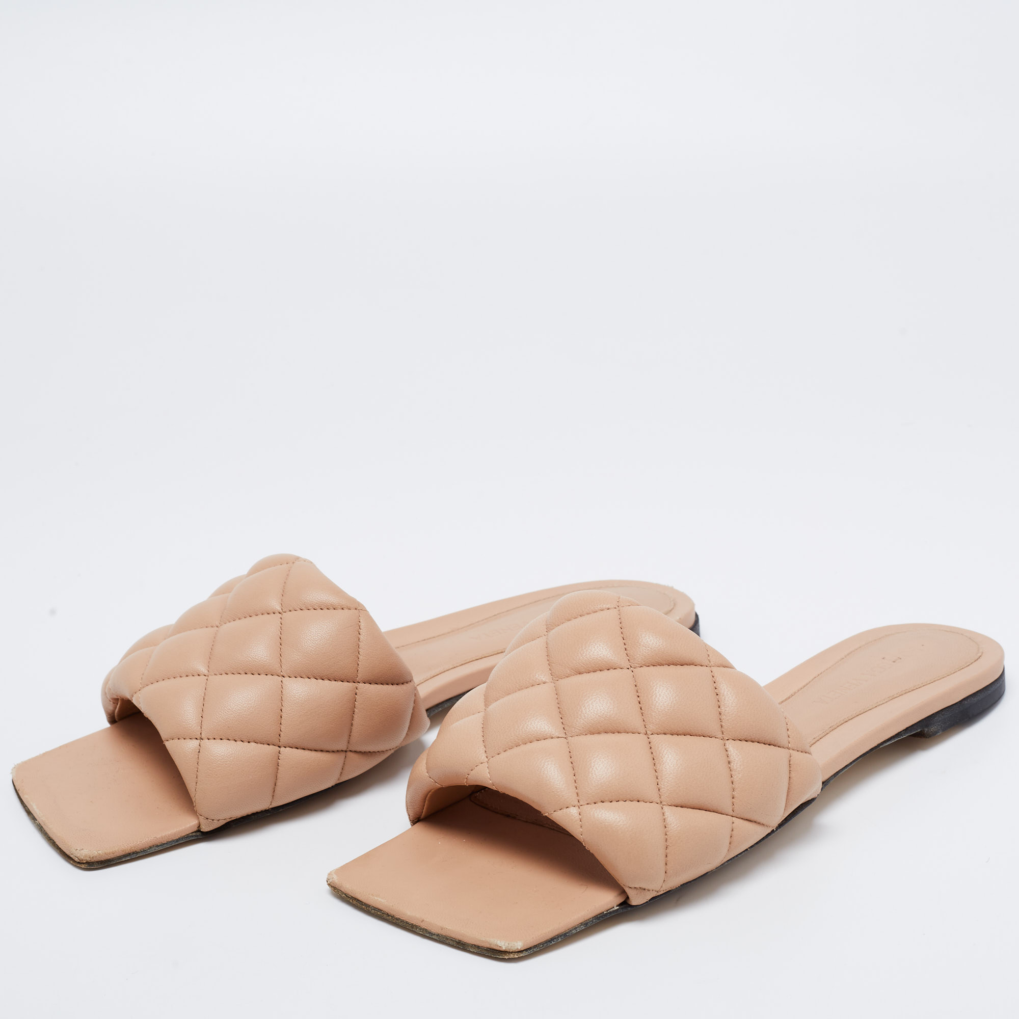 

Bottega Veneta Beige Quilted Leather Lido Flat Slide Sandals Size