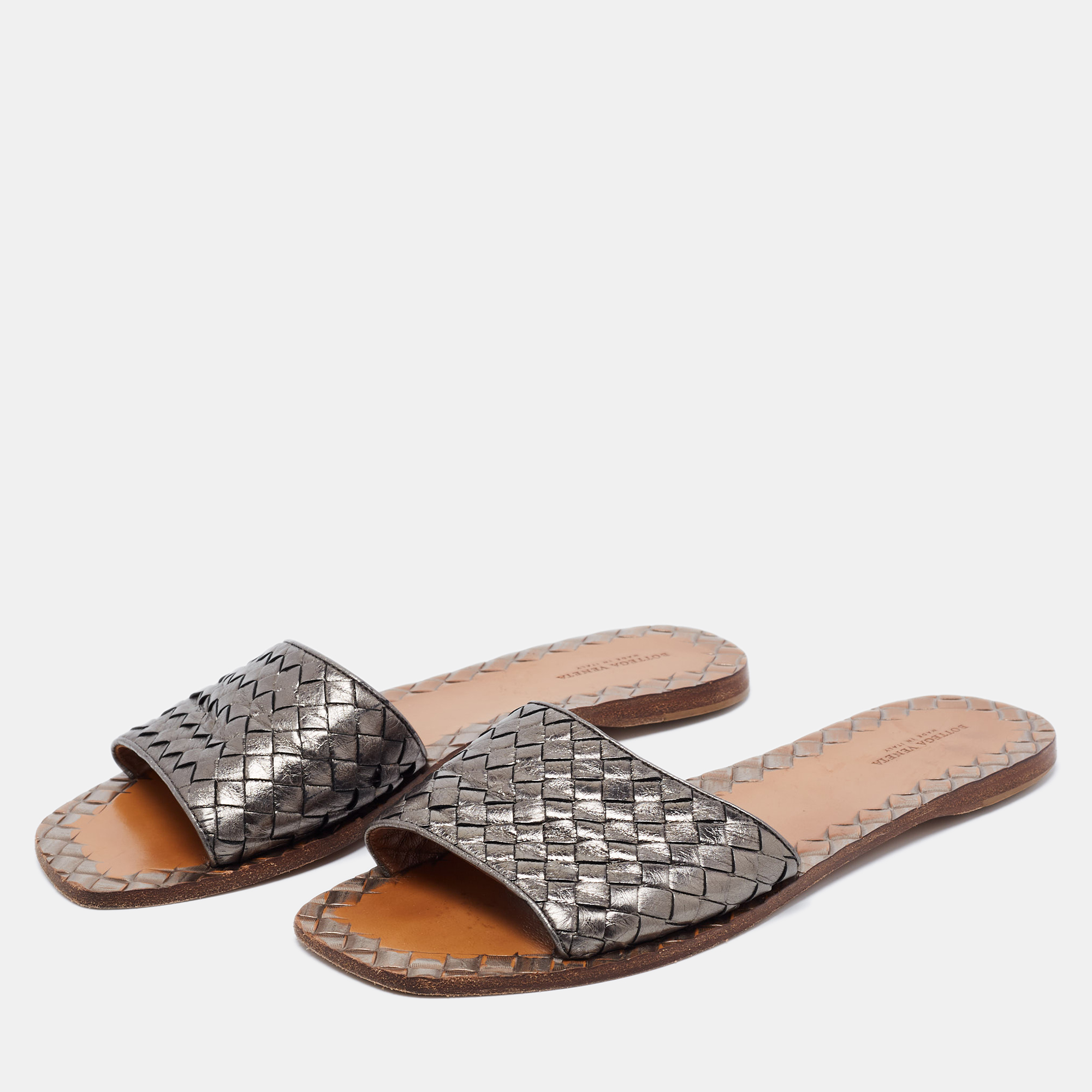 

Bottega Veneta Metallic Grey Intrecciato Leather Flat Slides Size