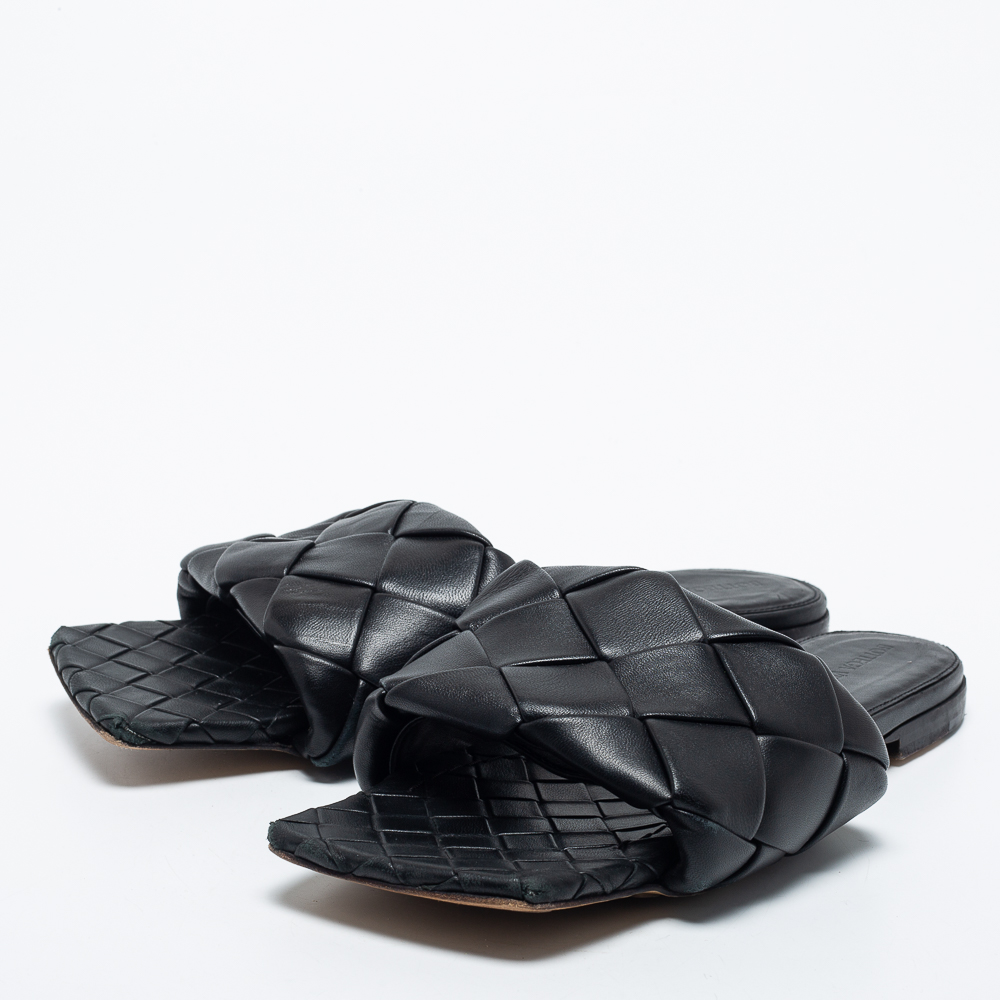 

Bottega Veneta Black Leather Lido Flat Sandal Size
