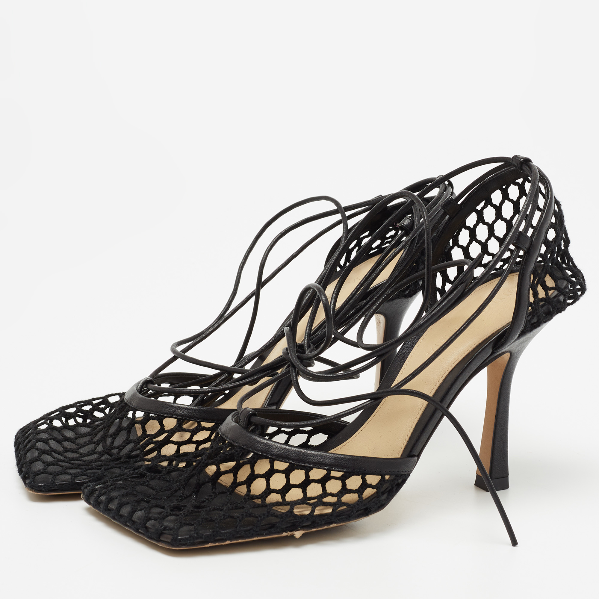 

Bottega Veneta Black Mesh and Leather Stretch Pumps Size