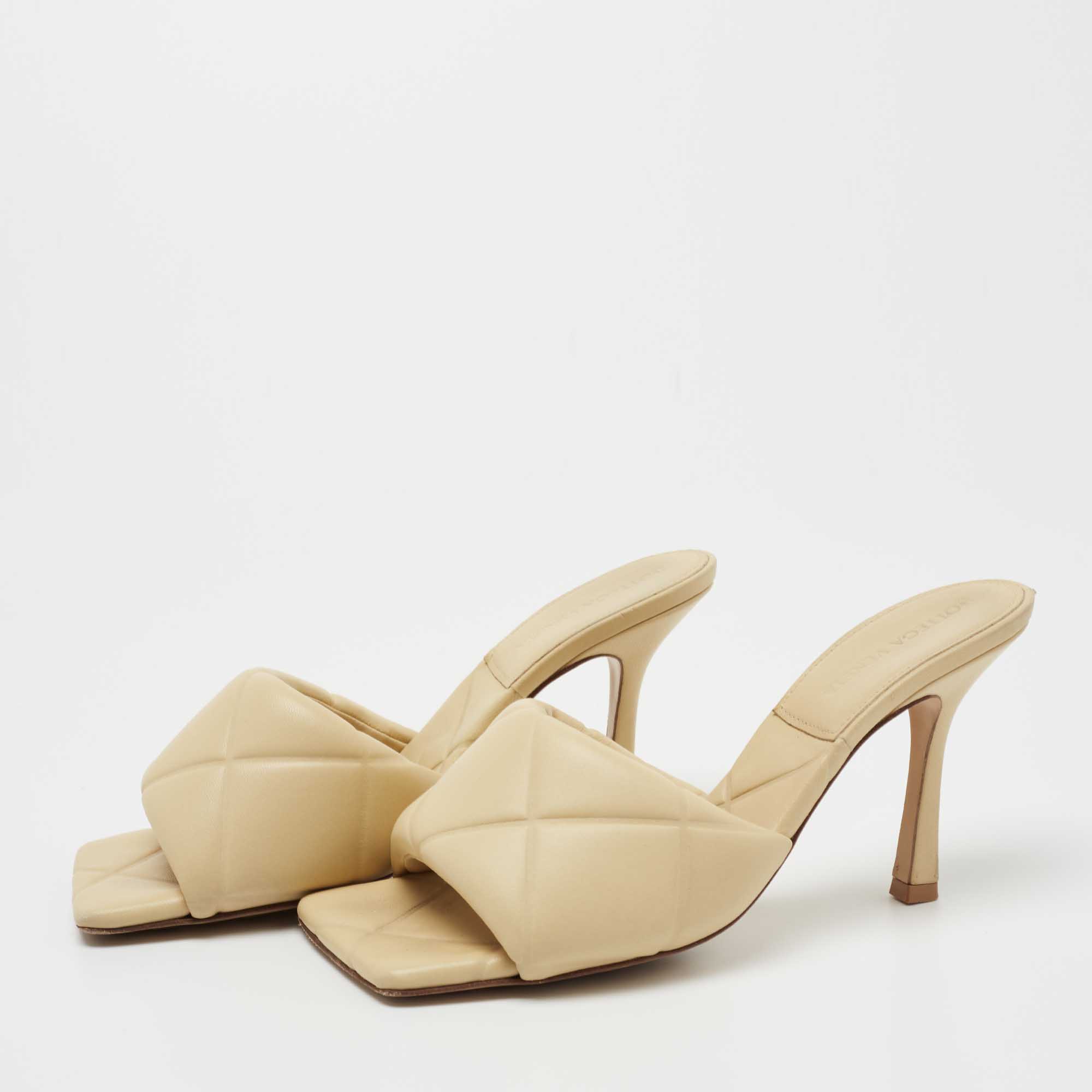 

Bottega Veneta Cream Quilted Leather Slide Sandals Size