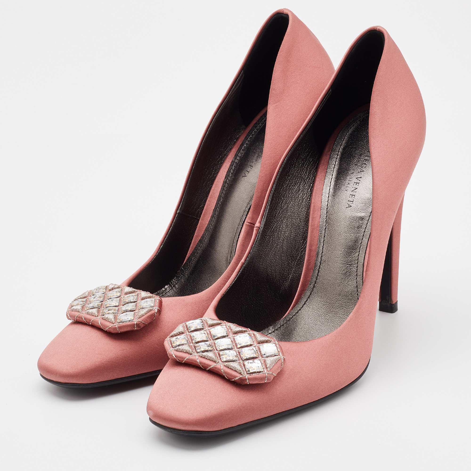 

Bottega Veneta Coral Pink Satin Crystal Embellished Pumps Size