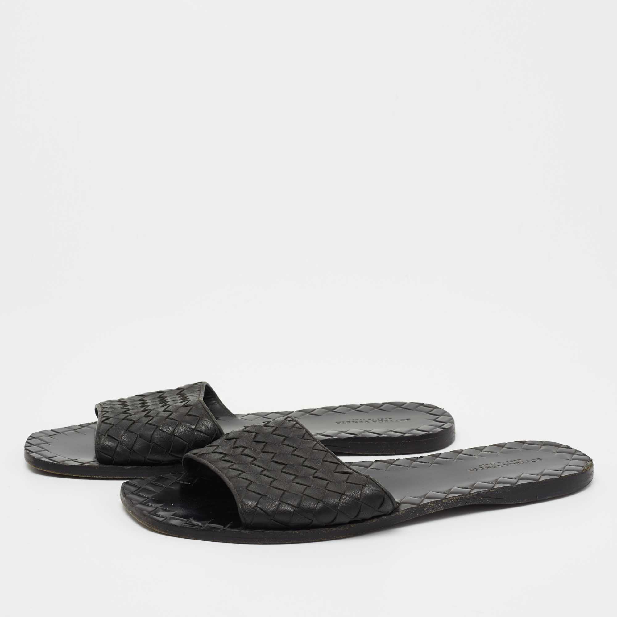 

Bottega Veneta Black Intrecciato Leather Flat Slides Size