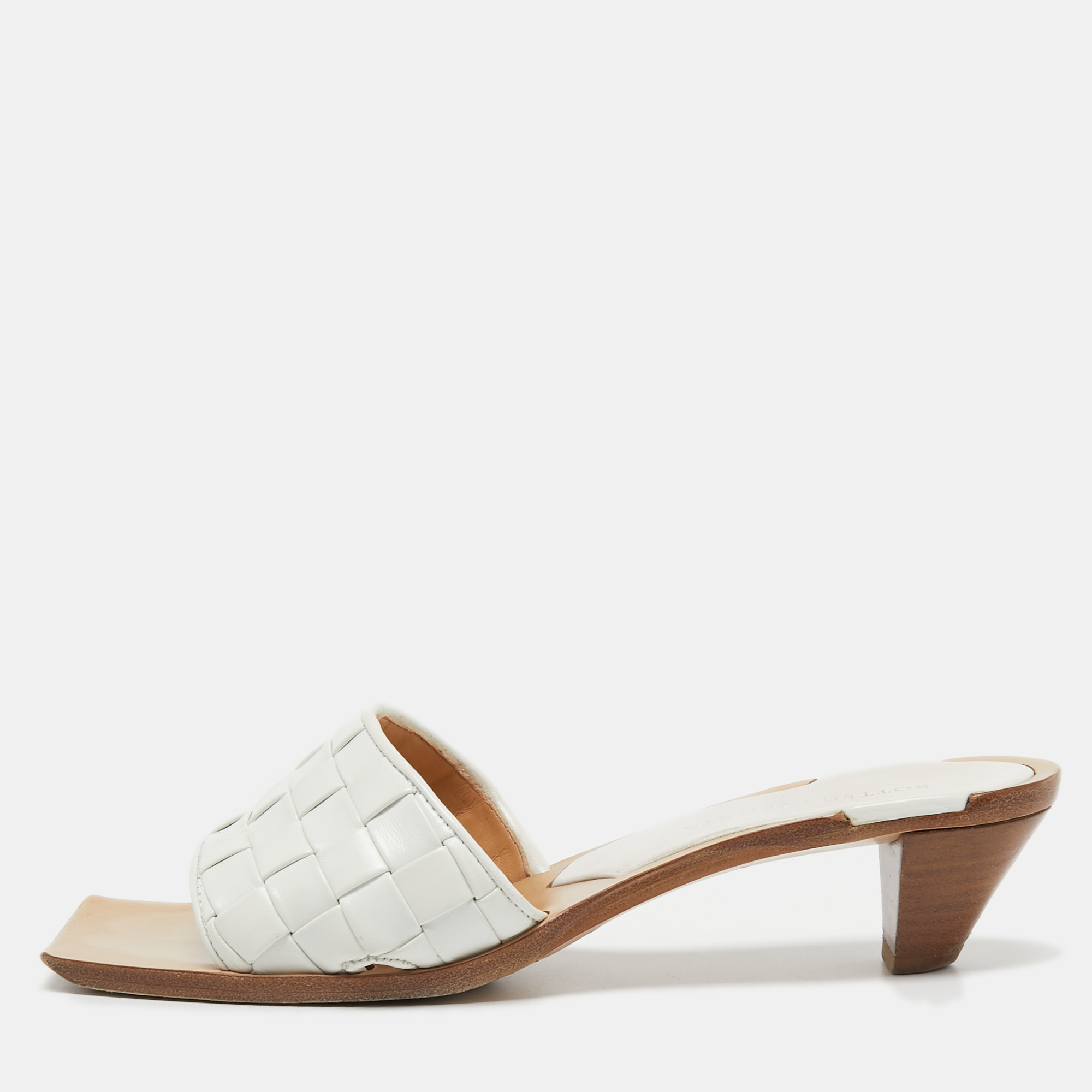 Pre Owned Bottega Veneta White Intrecciato Leather Square Toe Slide Sandals Size 38