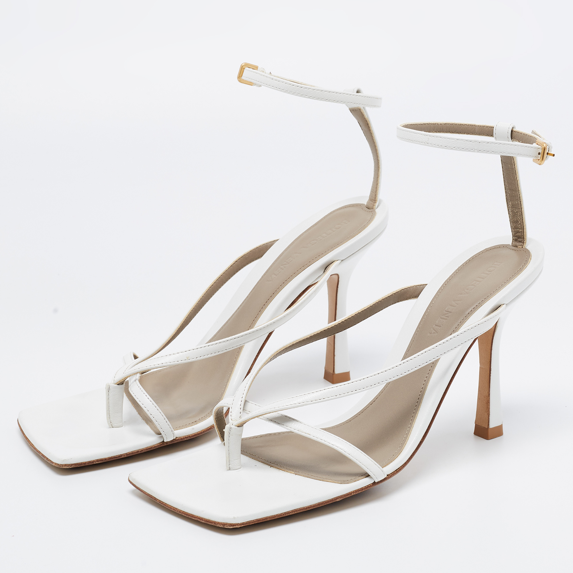 

Bottega Veneta White Leather Thong Sandals Size