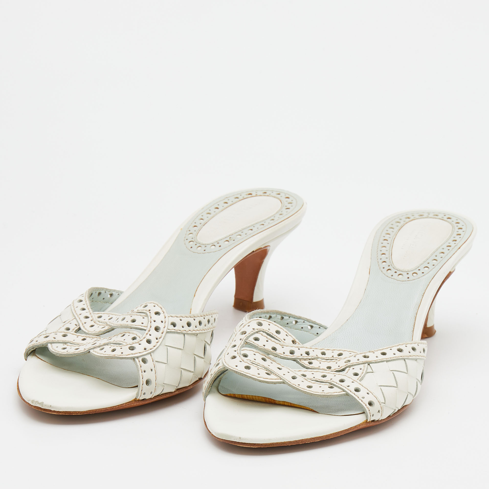 

Bottega Veneta White Perforated Intrecciato Leather Slide Sandals Size