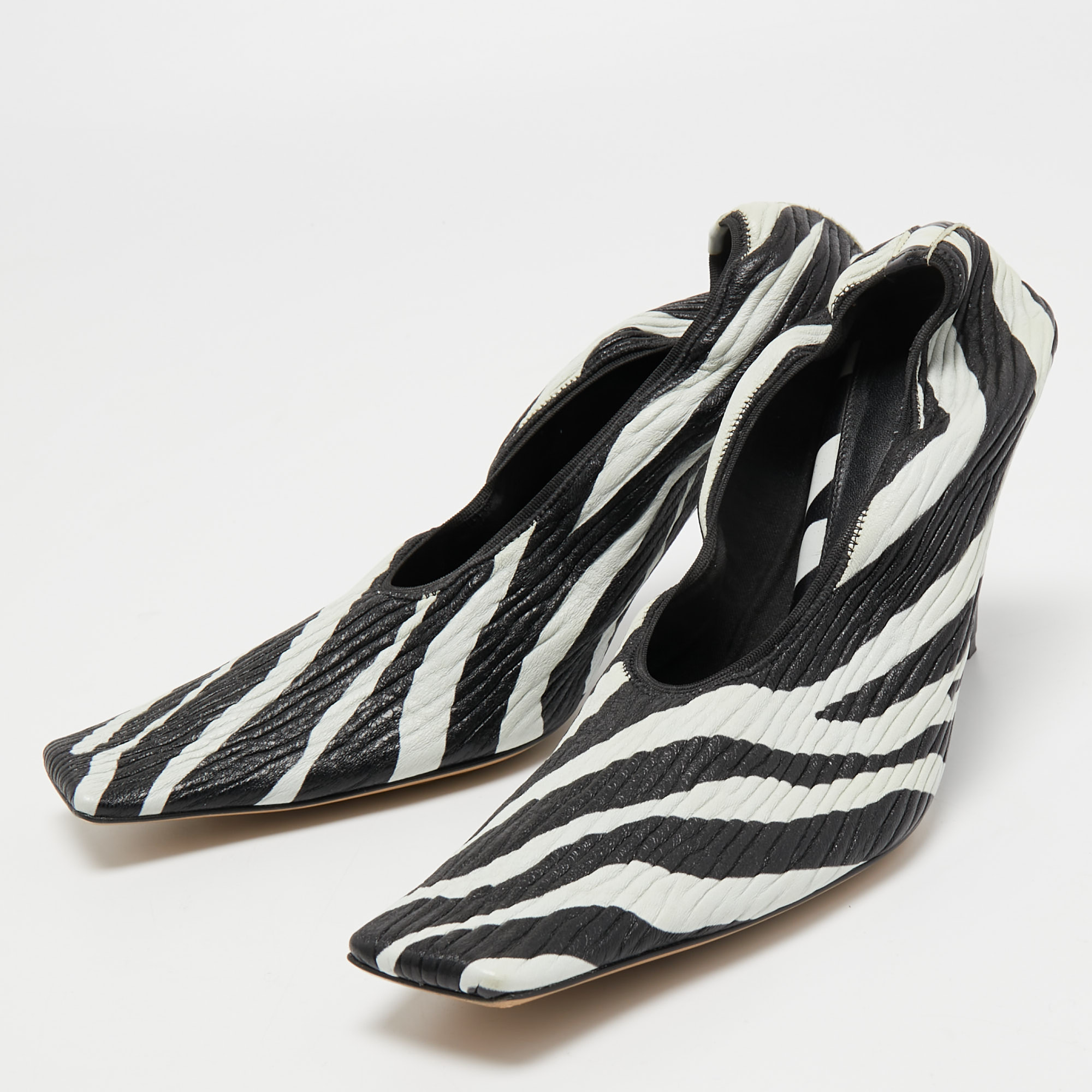 

Bottega Veneta Black/White Zebra Print Leather Pumps Size