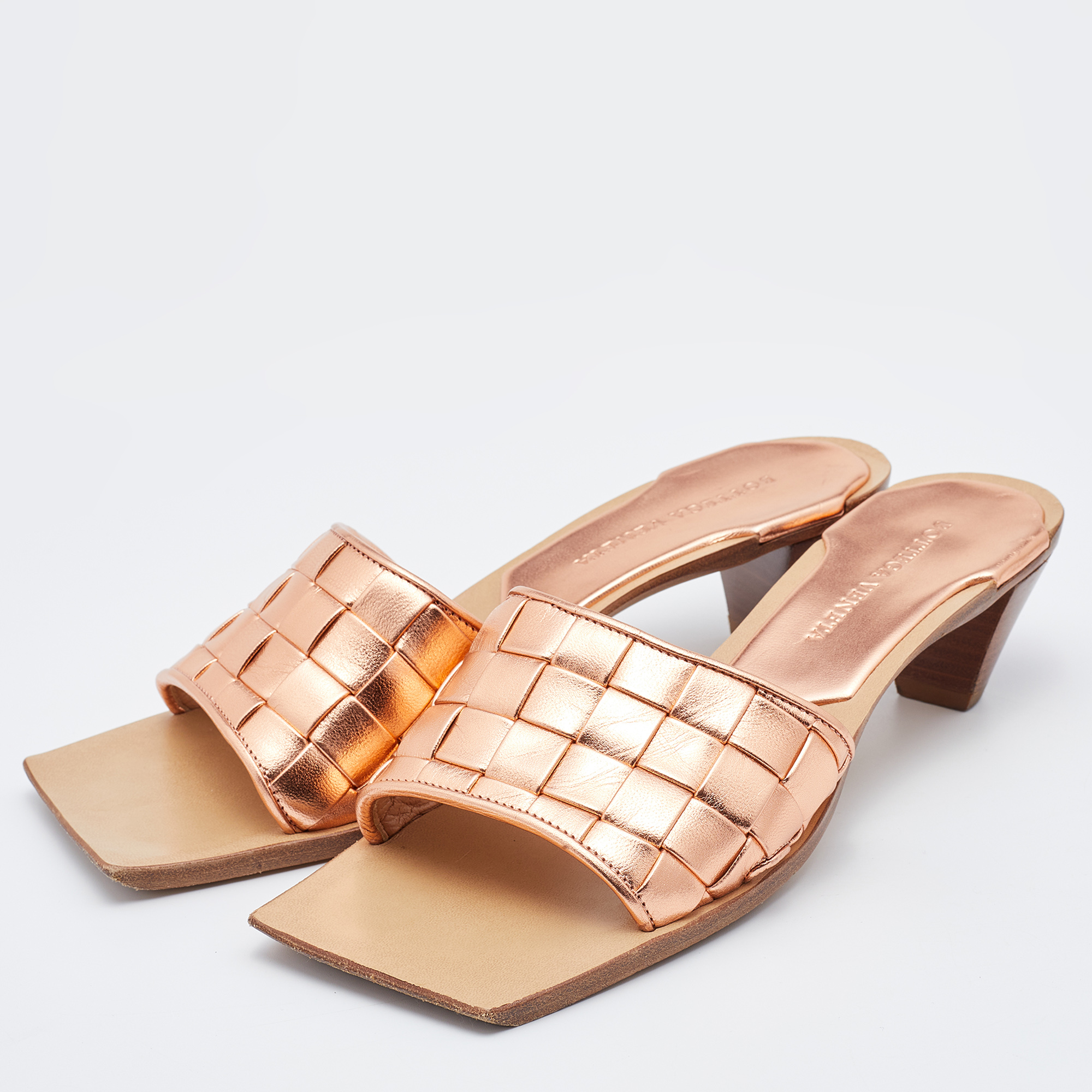 

Bottega Veneta Rose Gold Leather Intrecciato Slide Sandals Size, Metallic