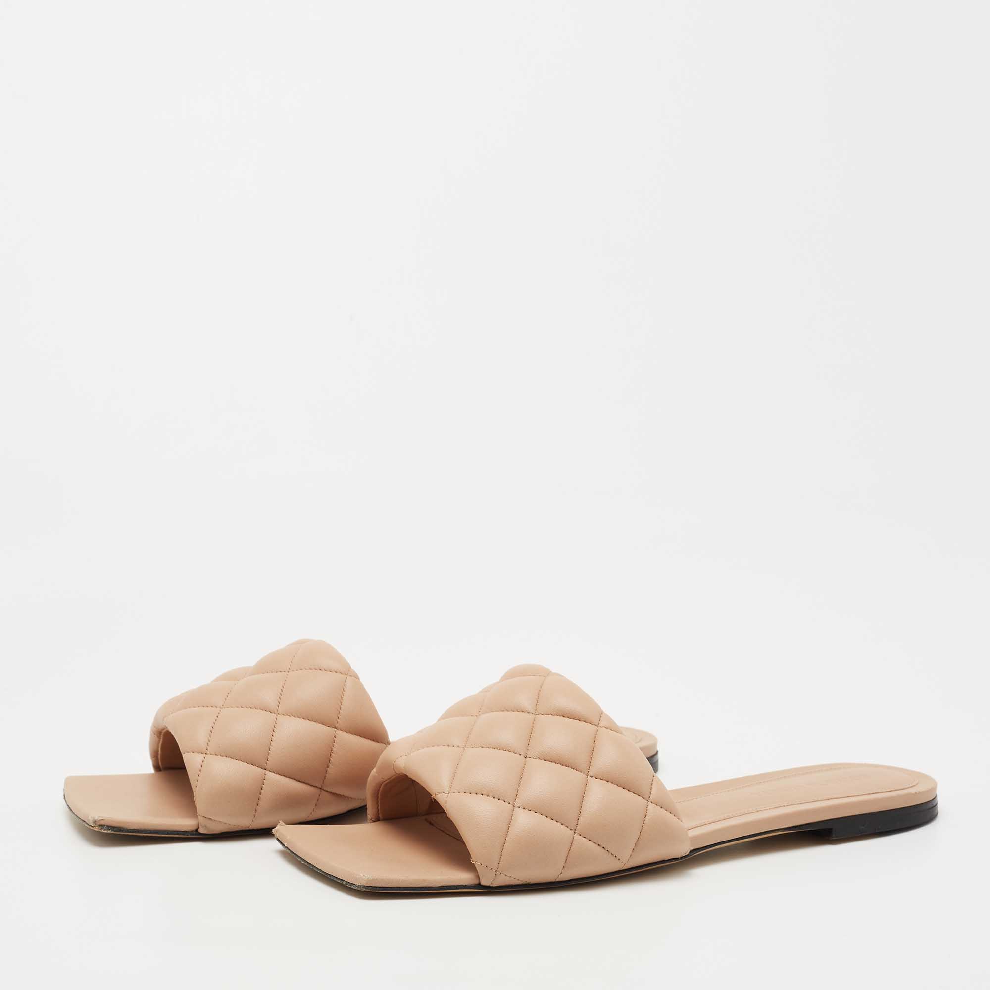 

Bottega Veneta Beige Quilted Leather Lido Flat Slides Size