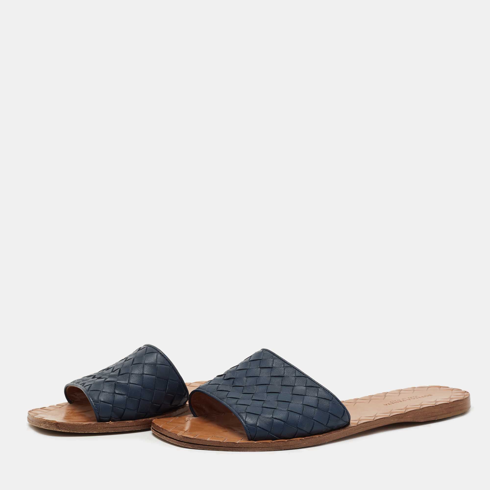 

Bottega Veneta Blue leather Intrecciato Slides Flats Size